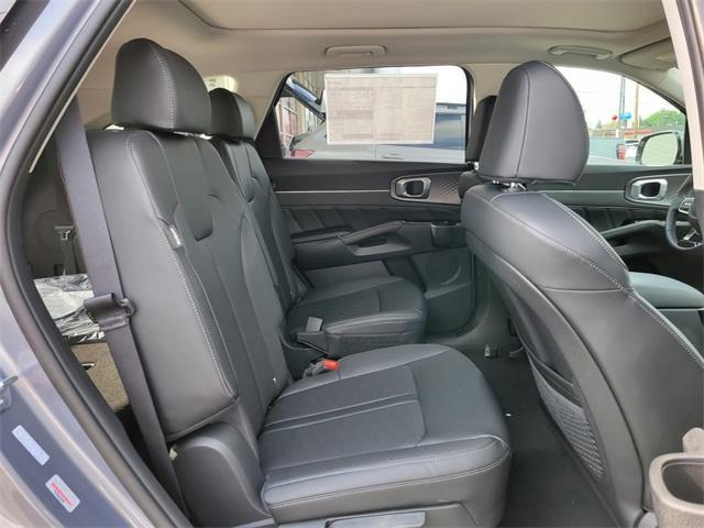 new 2025 Kia Sorento car, priced at $38,553