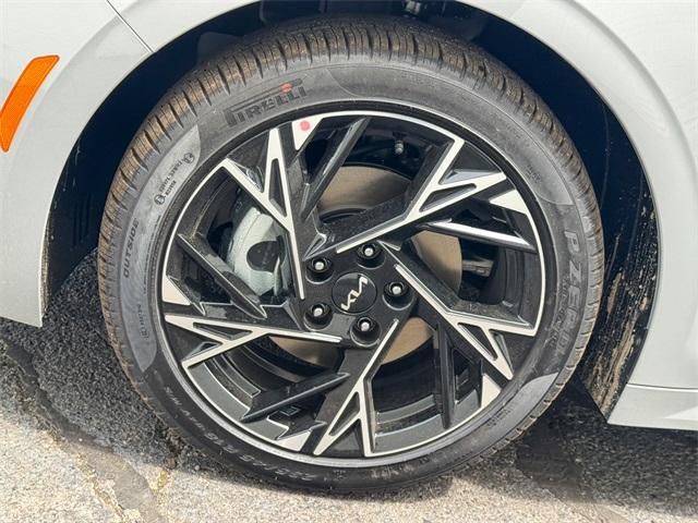 new 2025 Kia K5 car, priced at $32,940