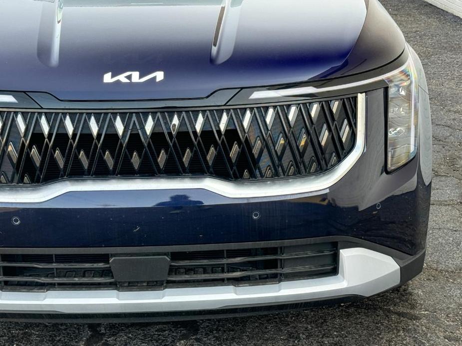 new 2025 Kia Carnival car, priced at $38,455