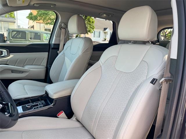 used 2023 Kia Sorento Hybrid car, priced at $33,348