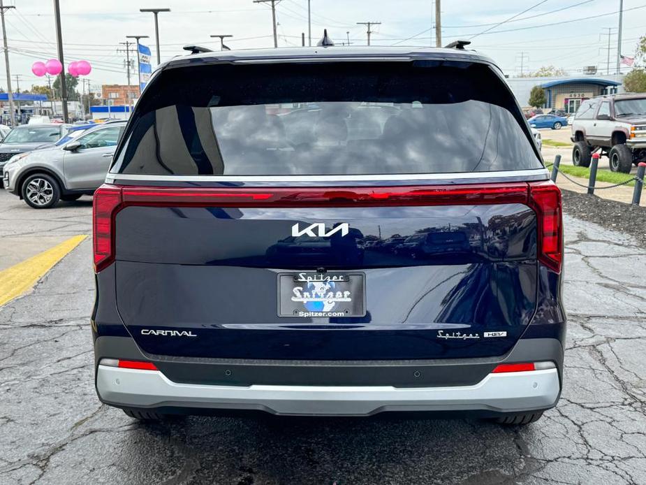 new 2025 Kia Carnival Hybrid car, priced at $40,755