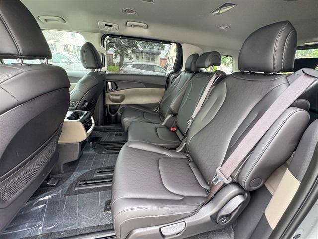 new 2025 Kia Carnival Hybrid car, priced at $45,300