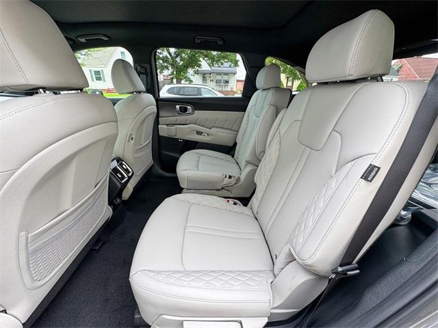 new 2025 Kia Sorento Hybrid car, priced at $46,605
