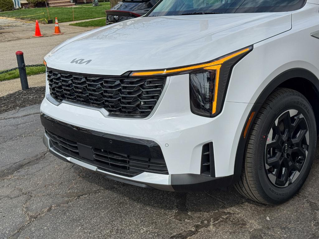 new 2025 Kia Sorento car, priced at $36,825