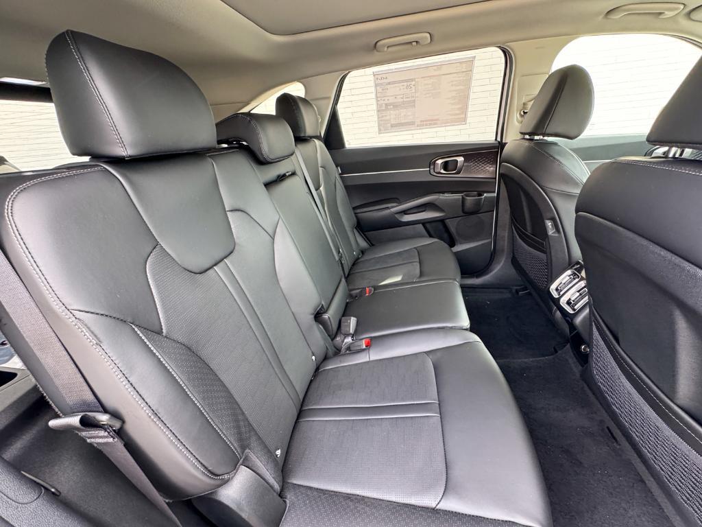 new 2025 Kia Sorento car, priced at $36,825