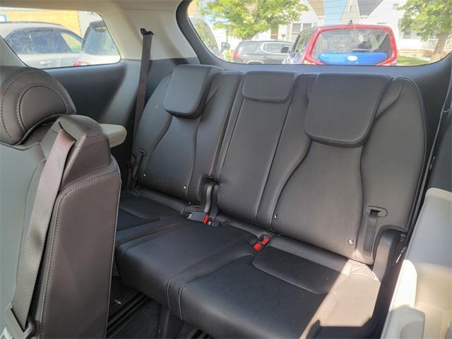 used 2024 Kia Carnival car, priced at $33,132