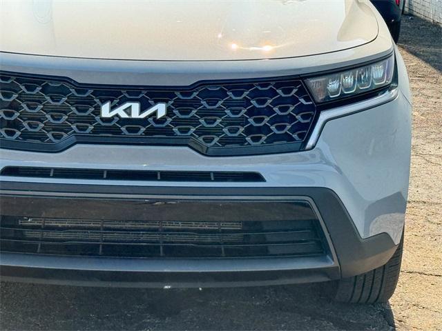 used 2023 Kia Sorento car, priced at $30,361