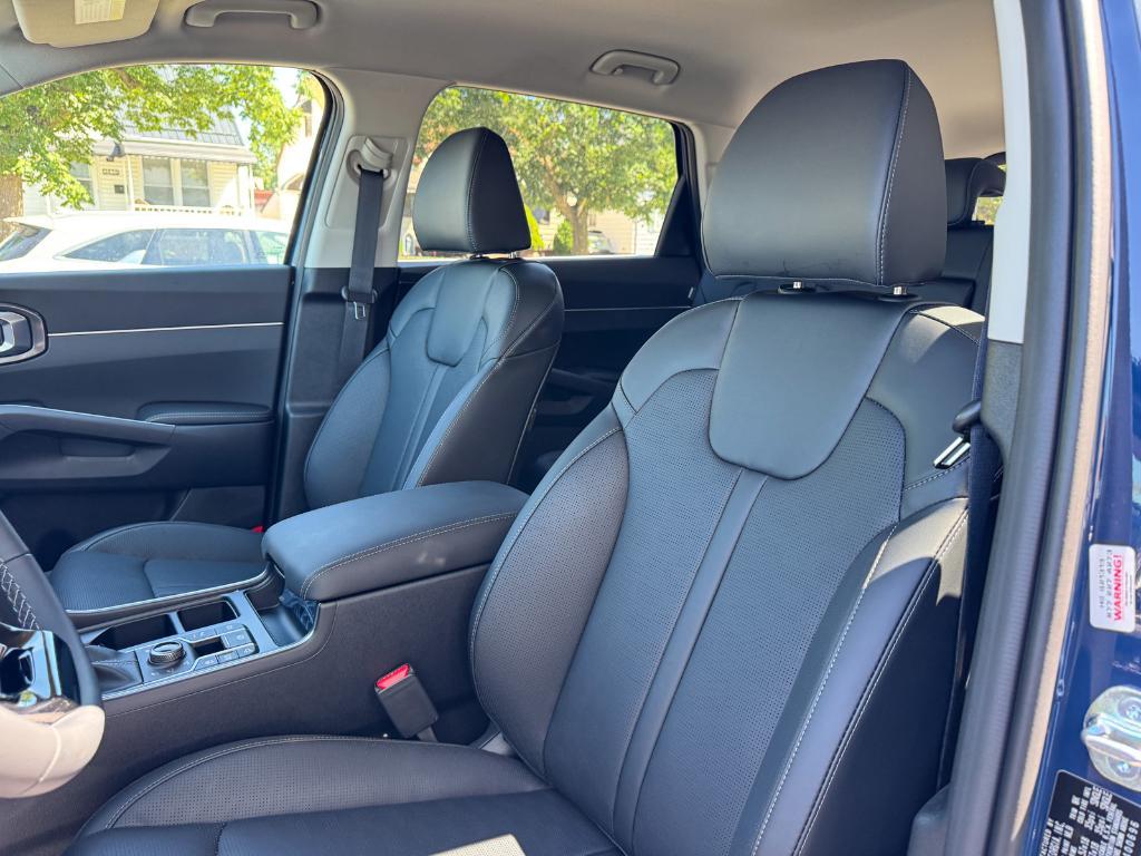 new 2025 Kia Sorento car, priced at $35,500