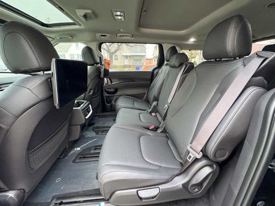 new 2025 Kia Carnival car, priced at $54,755