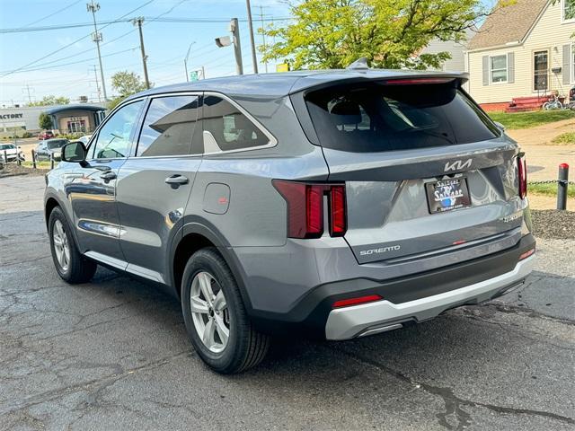 new 2025 Kia Sorento car, priced at $32,590