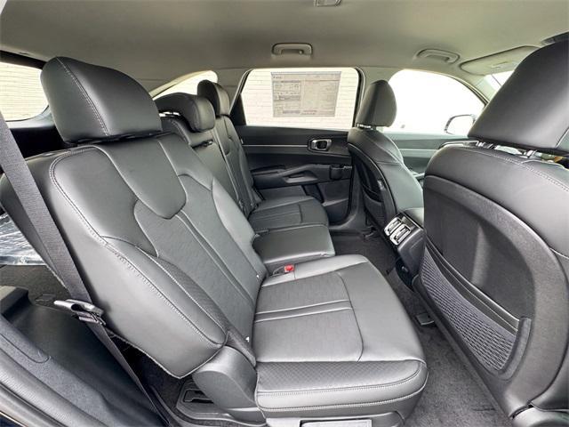 new 2025 Kia Sorento car, priced at $37,060