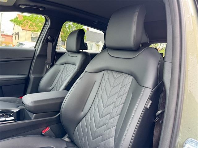 new 2025 Kia Sportage Plug-In Hybrid car, priced at $40,790