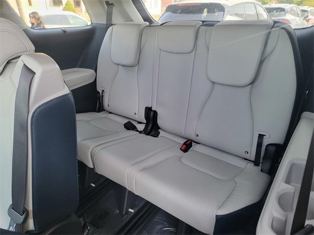 new 2026 Kia Carnival Hybrid car, priced at $44,385