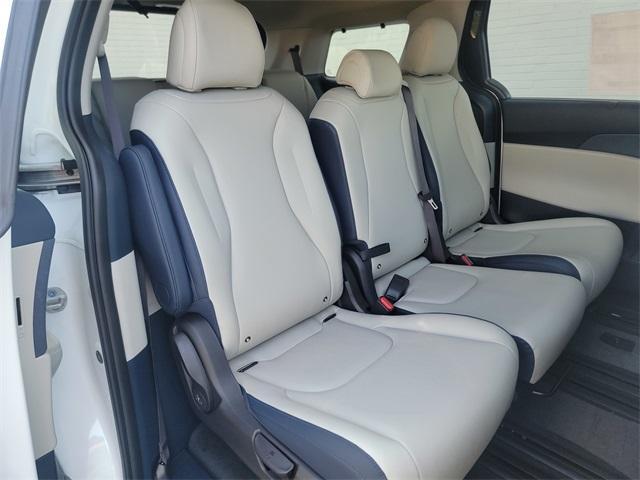 new 2026 Kia Carnival Hybrid car, priced at $44,385
