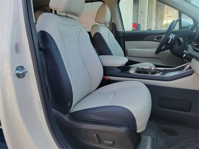 new 2026 Kia Carnival Hybrid car, priced at $44,385