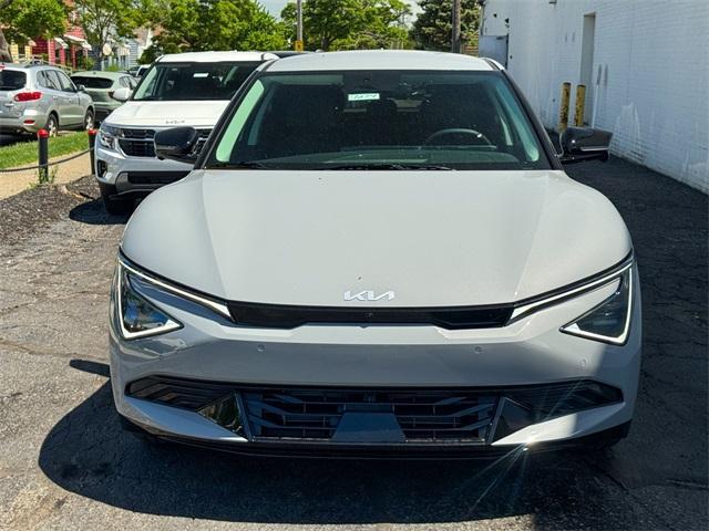 new 2025 Kia EV6 car, priced at $53,340