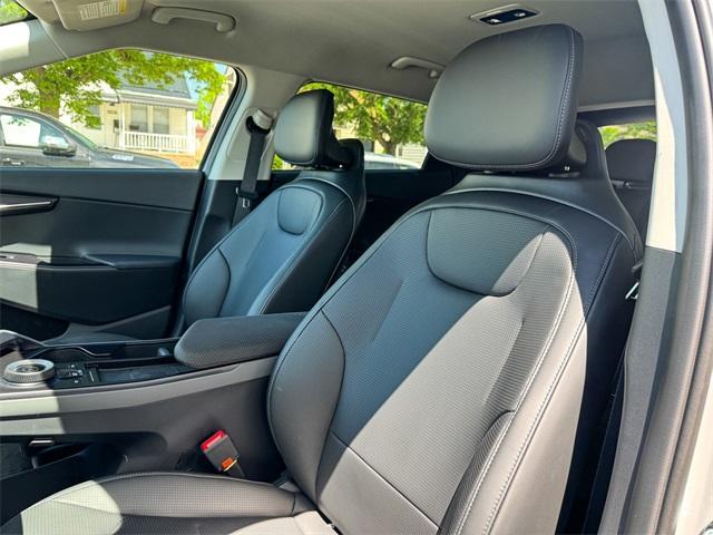 new 2025 Kia EV6 car, priced at $53,340