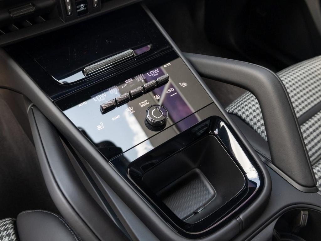 new 2025 Porsche Cayenne car, priced at $160,405