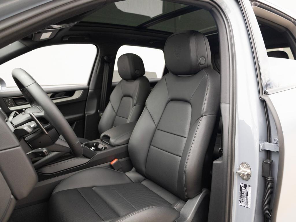 new 2025 Porsche Cayenne car, priced at $103,415