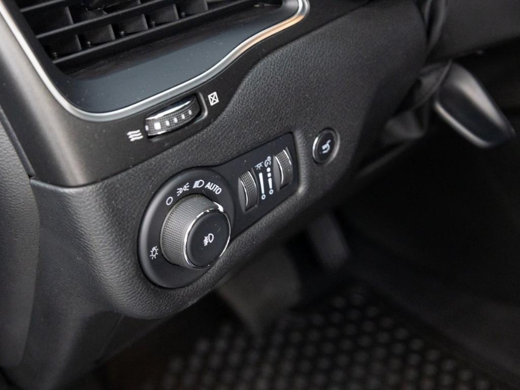 used 2022 Jeep Cherokee car, priced at $28,990