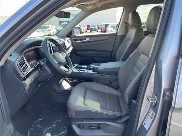 new 2025 Volkswagen Atlas car, priced at $47,670