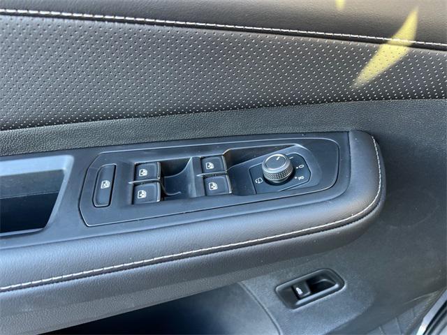 new 2025 Volkswagen Atlas car, priced at $51,289