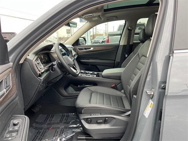 new 2025 Volkswagen Atlas car, priced at $46,009