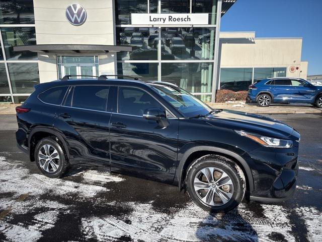 used 2021 Toyota Highlander car, priced at $30,000