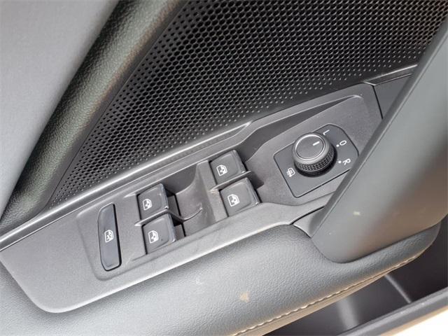 new 2025 Volkswagen Tiguan car, priced at $37,925