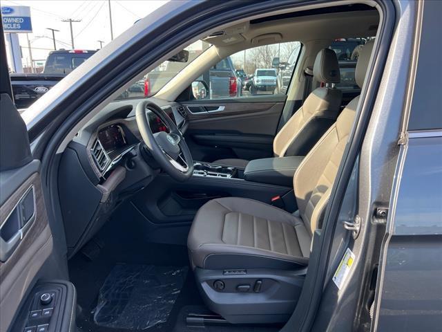 new 2024 Volkswagen Atlas car, priced at $43,111