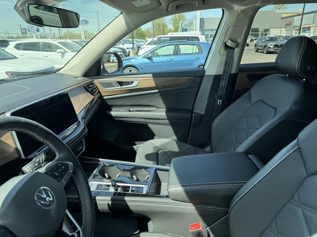 used 2024 Volkswagen Atlas car, priced at $40,600