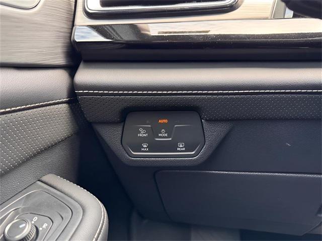 new 2025 Volkswagen Atlas Cross Sport car, priced at $40,004