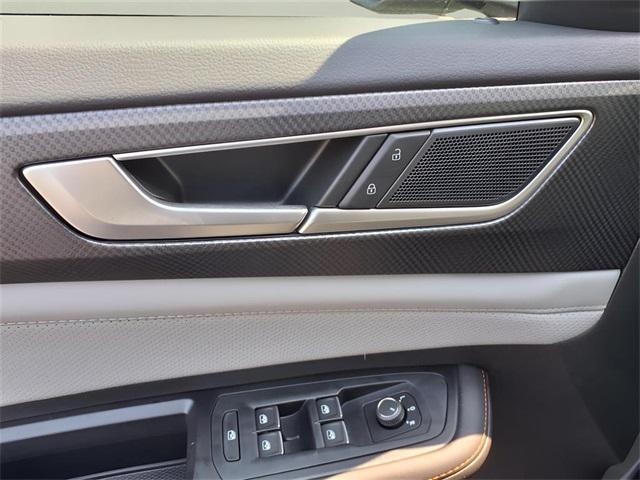 new 2025 Volkswagen Atlas car, priced at $43,764