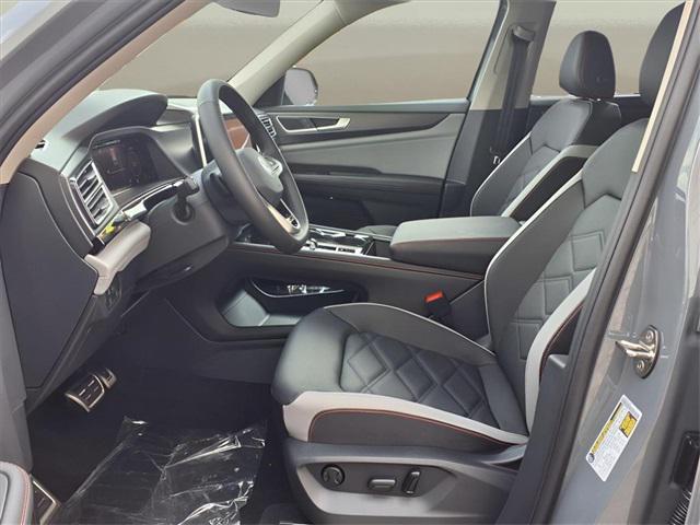 new 2025 Volkswagen Atlas car, priced at $41,528