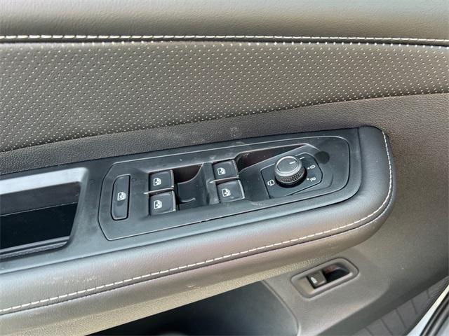 new 2025 Volkswagen Atlas car, priced at $50,411
