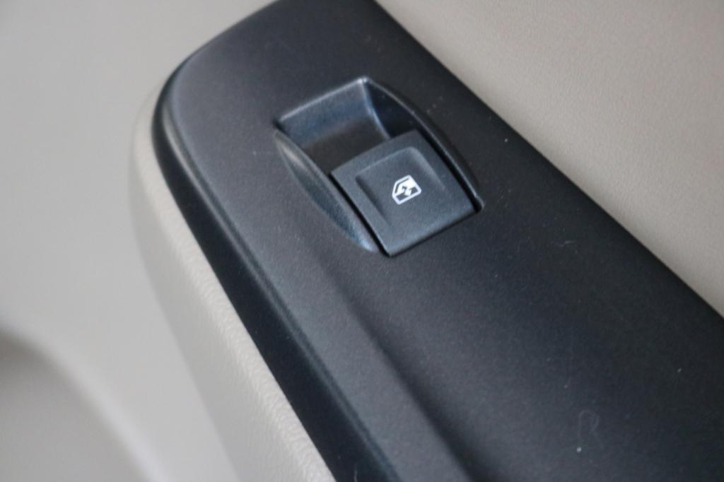 used 2018 GMC Yukon car, priced at $29,950