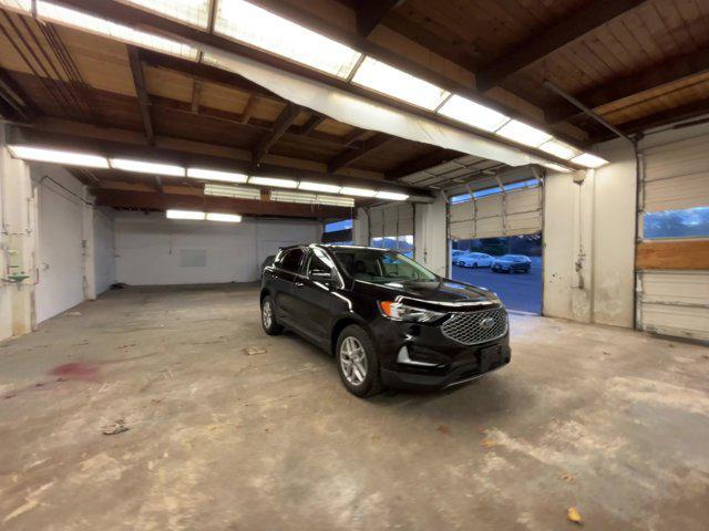 used 2024 Ford Edge car, priced at $25,955