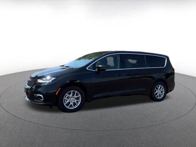 used 2024 Chrysler Pacifica car, priced at $32,318