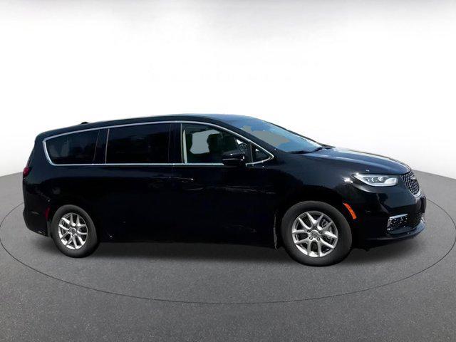 used 2024 Chrysler Pacifica car, priced at $32,318