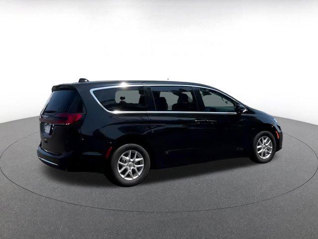 used 2024 Chrysler Pacifica car, priced at $32,318