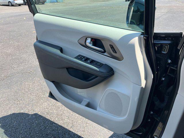 used 2024 Chrysler Pacifica car, priced at $32,318