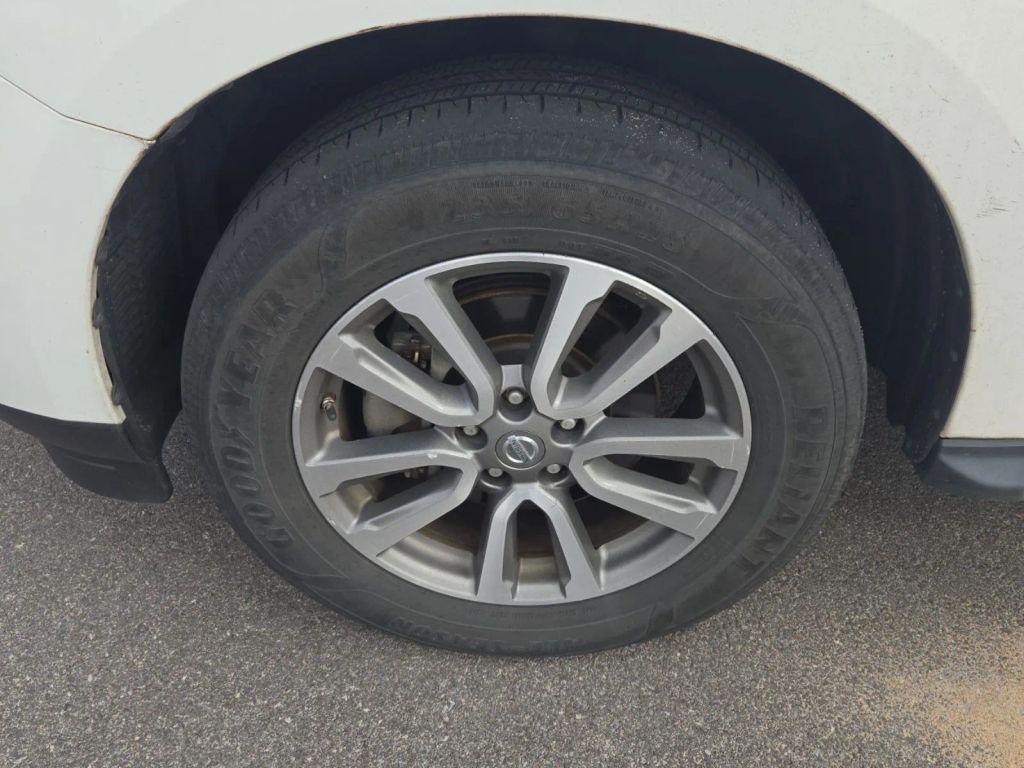 used 2013 Nissan Pathfinder car, priced at $9,999
