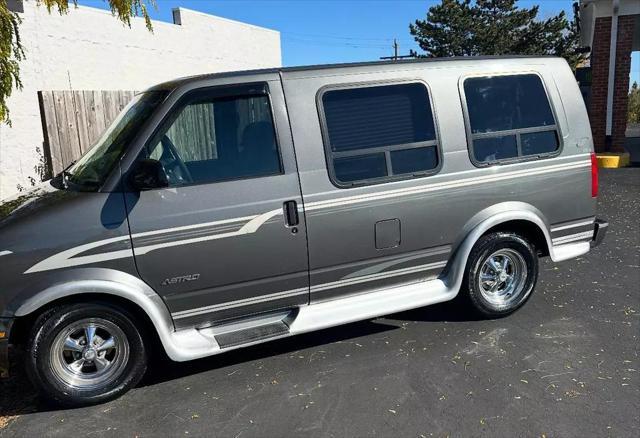 used 2000 Chevrolet Astro car, priced at $9,999