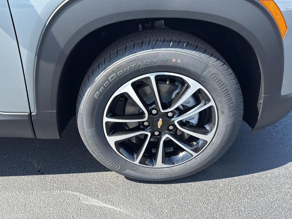 new 2025 Chevrolet TrailBlazer car, priced at $26,020