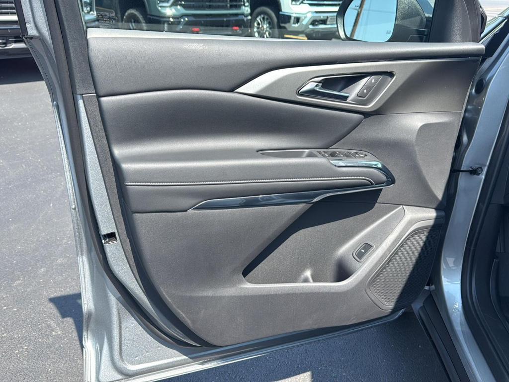 new 2025 Chevrolet Traverse car, priced at $43,850
