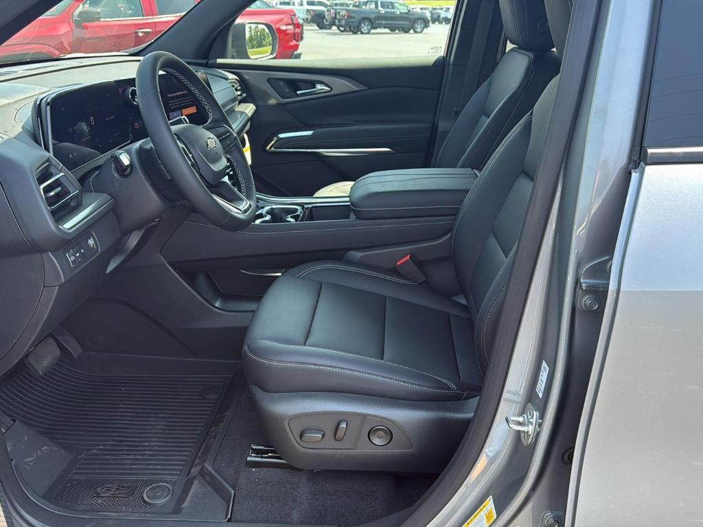 new 2025 Chevrolet Traverse car, priced at $43,850