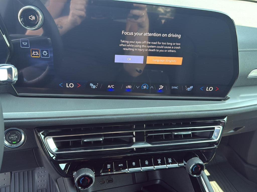 new 2025 Chevrolet Traverse car, priced at $43,850