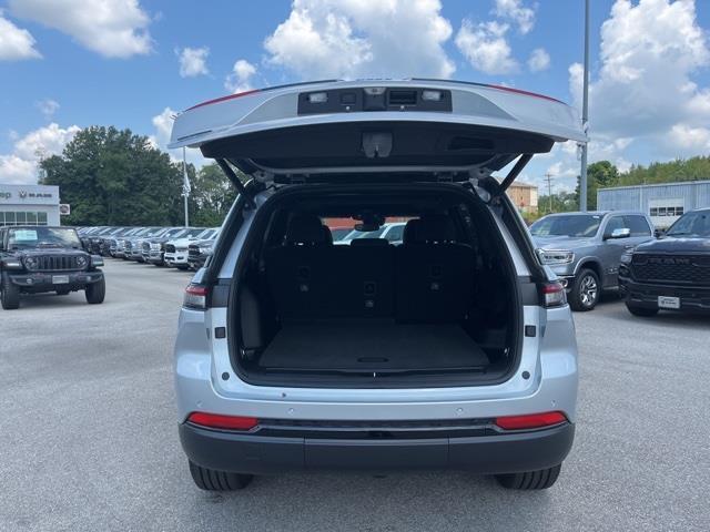 new 2024 Jeep Grand Cherokee car, priced at $42,865