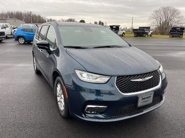 new 2025 Chrysler Pacifica car, priced at $41,920