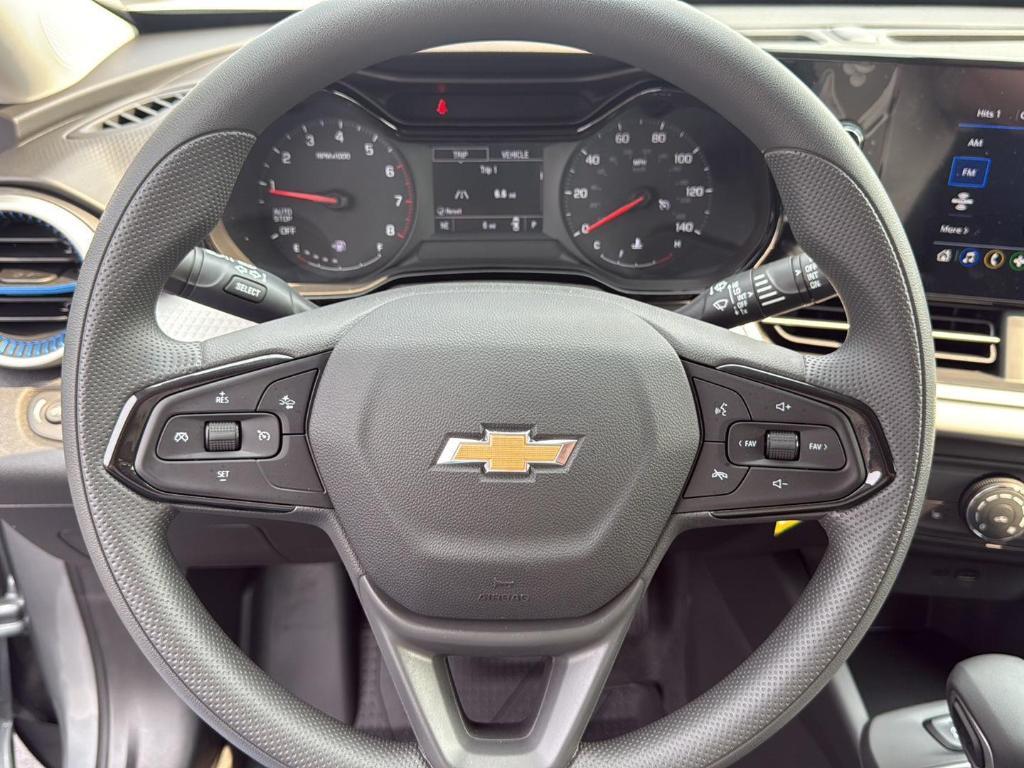 new 2025 Chevrolet Trax car, priced at $23,840